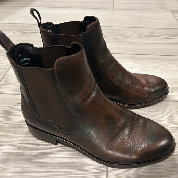 Thursday Duchess Chelsea Boots in Black Coffee - Women's Size 7 - Picture 3 of 9